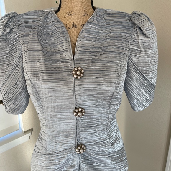 Elegant VTG Lace Silver/Gray Jacket Skirt Set. 10 (but fits closer to 6/8). - Picture 3 of 11